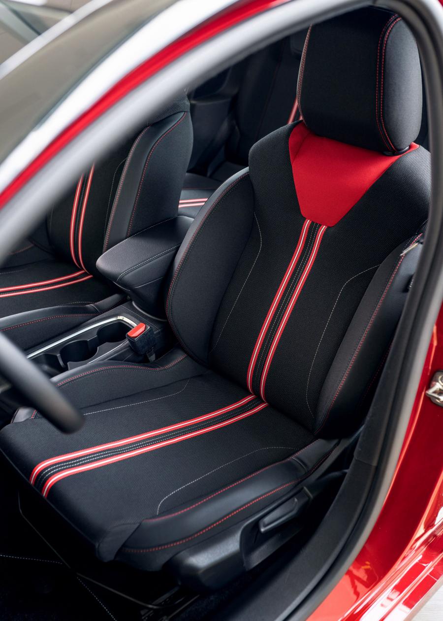 Интерьер Opel Corsa GS Line (F) 2019 года  (фото 13 из 44)